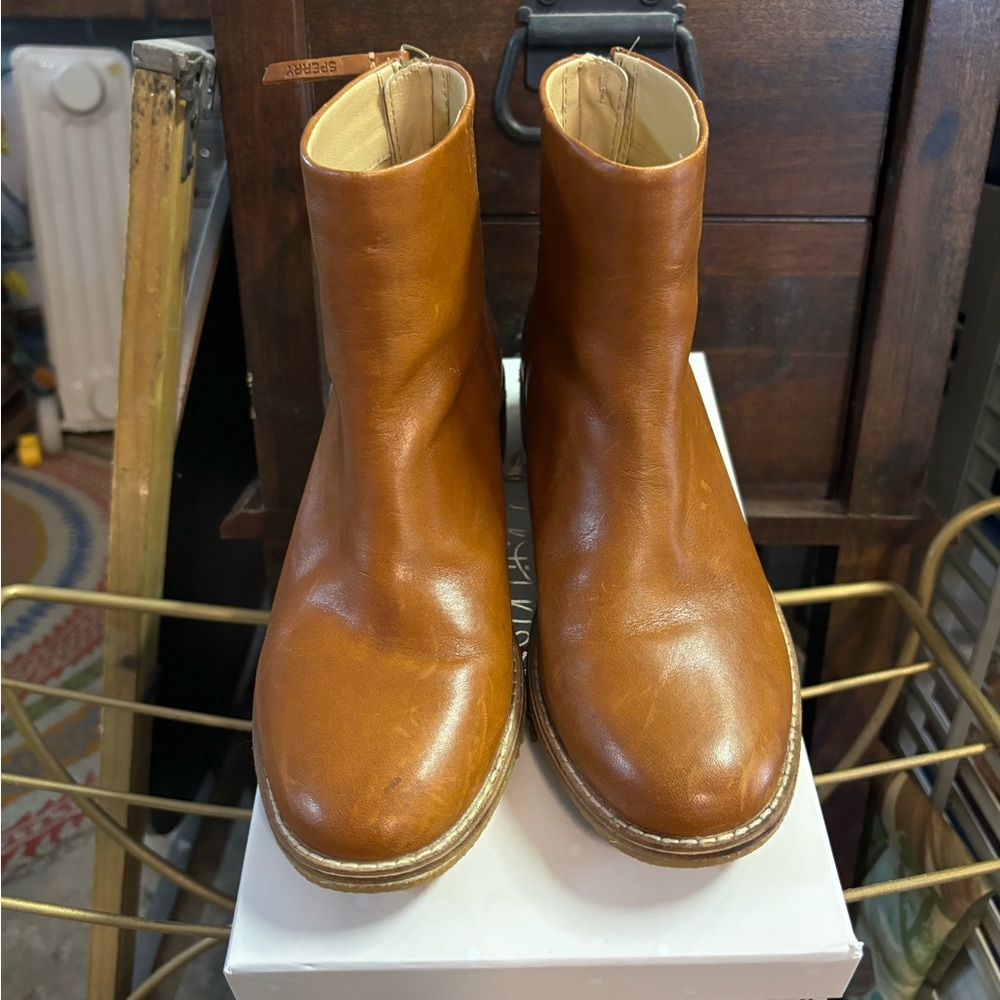 Ankle Boot Sperry Maya Belle boots. Brown tan color. Size 6. In great condition,